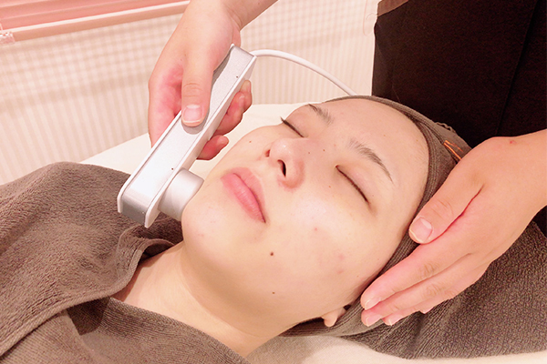 フェイシャル施術イメージ